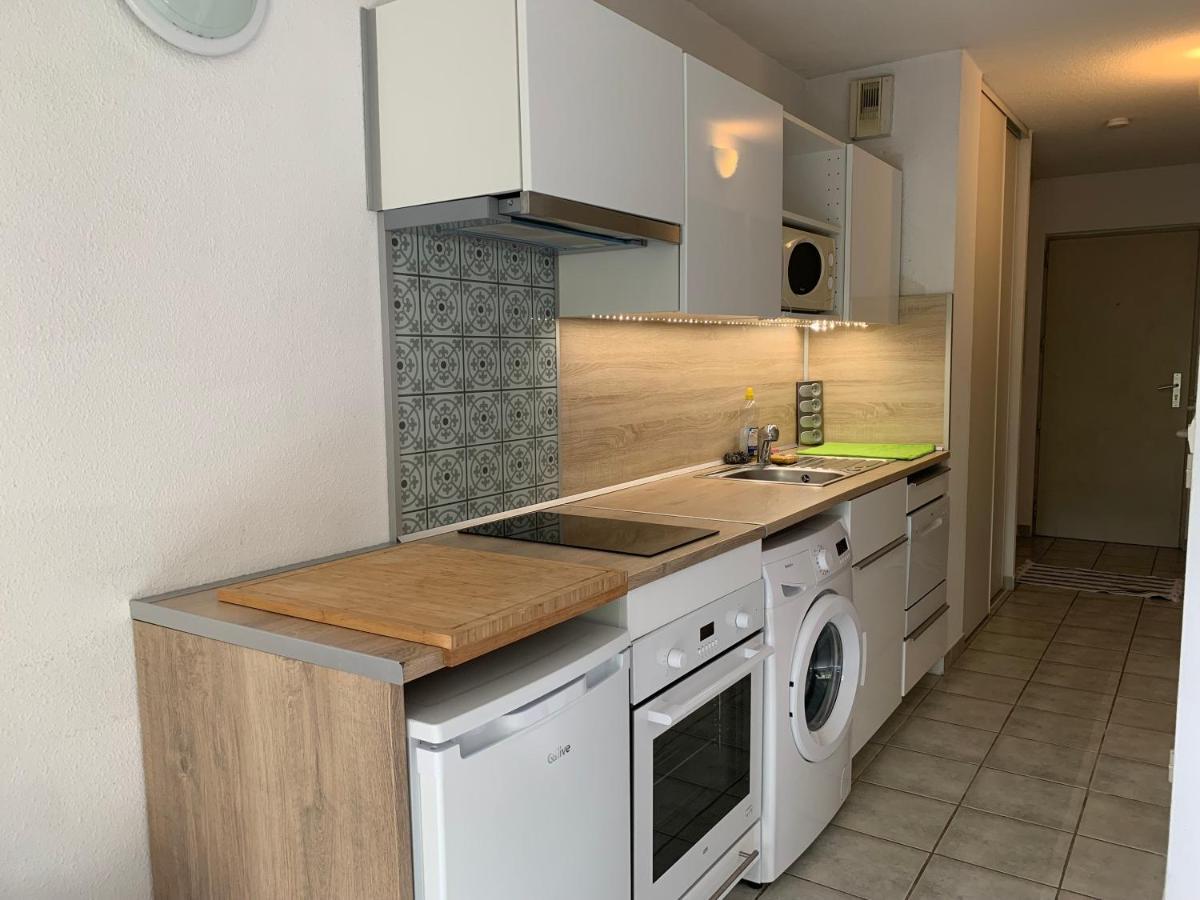 Les Appartements De La Marina Санари-сюр-Мер Екстериор снимка