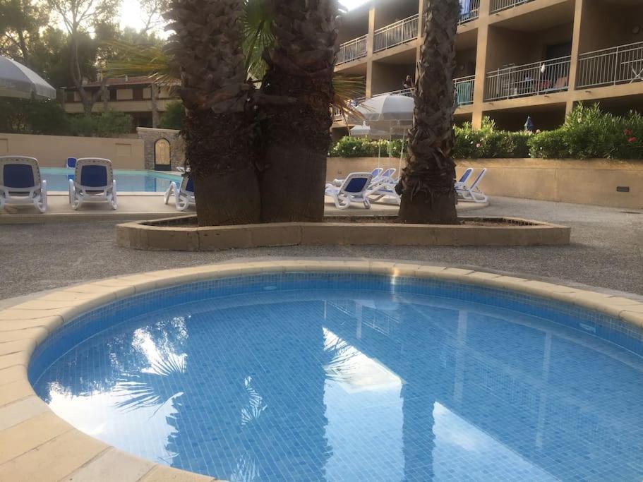 Les Appartements De La Marina Санари-сюр-Мер Екстериор снимка